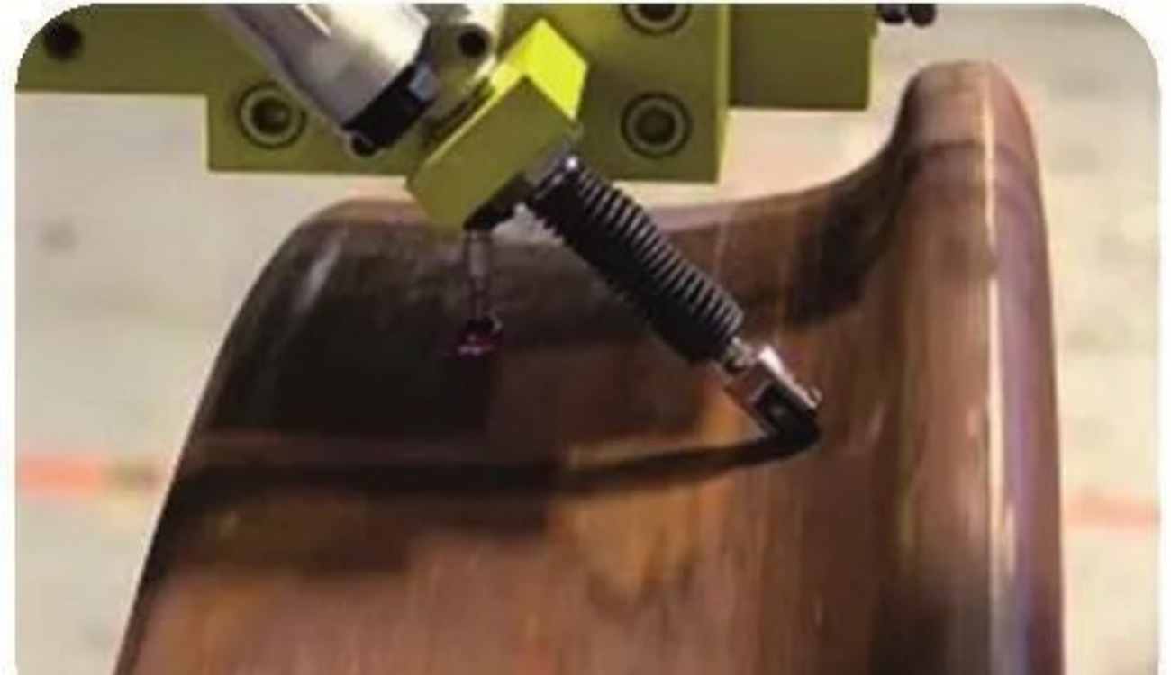 Колея поезда имеет конический профиль.